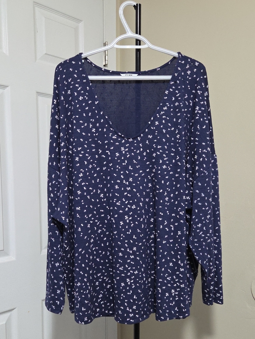 Penningtons Plus Size  Navy V-Neck Long Sleeve Top with White Floral Print